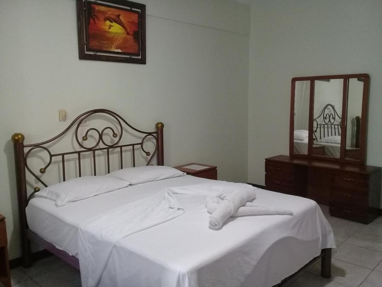 Hostal Ibiza Santa Cruz de La Sierra Esterno foto