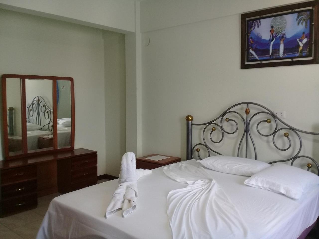 Hostal Ibiza Santa Cruz de La Sierra Esterno foto