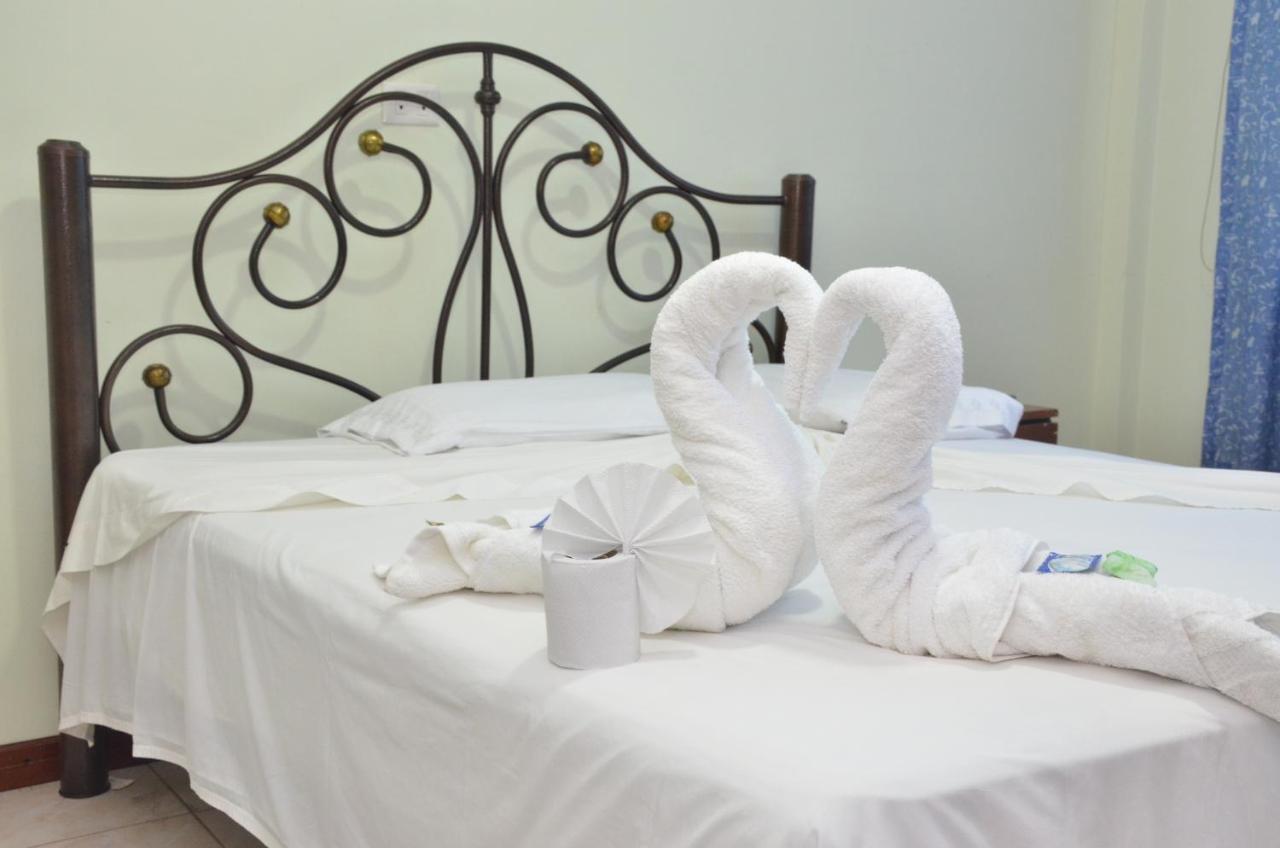 Hostal Ibiza Santa Cruz de La Sierra Esterno foto