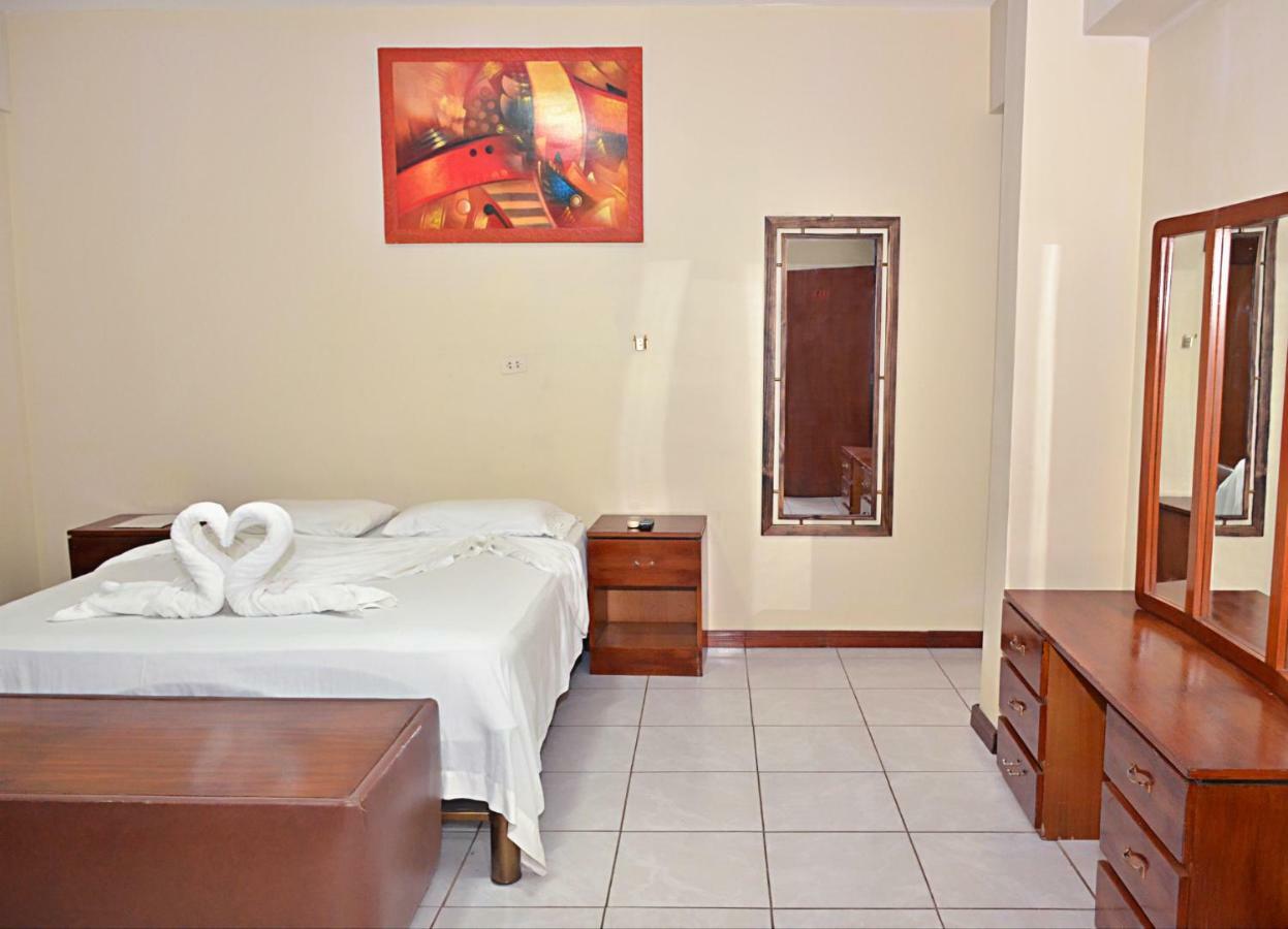 Hostal Ibiza Santa Cruz de La Sierra Esterno foto