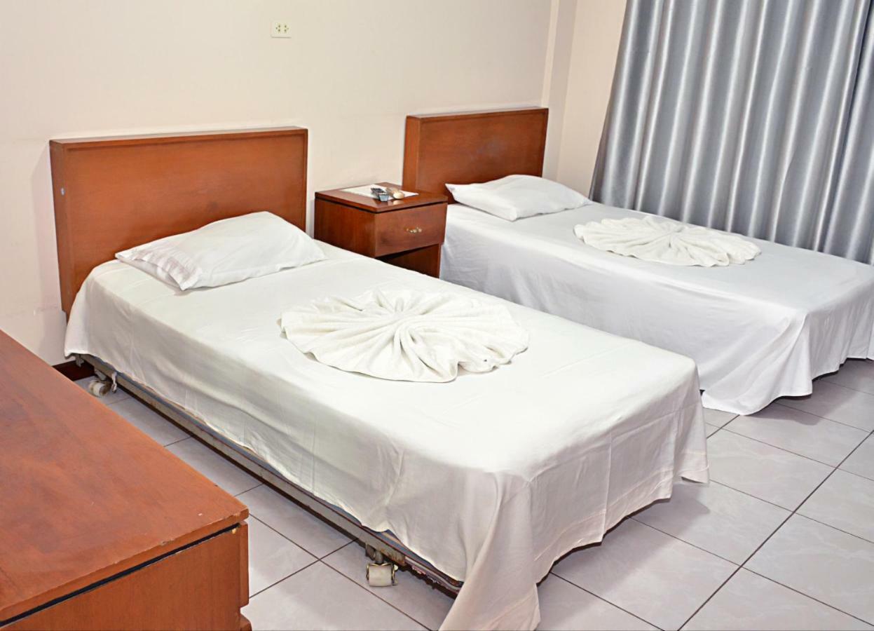 Hostal Ibiza Santa Cruz de La Sierra Esterno foto