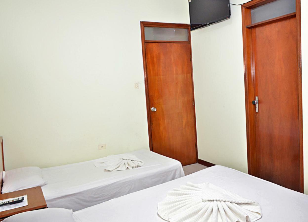 Hostal Ibiza Santa Cruz de La Sierra Esterno foto